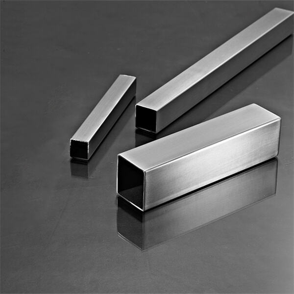 Obtenez un look moderne avec une conduite carrée en acier inoxydable.