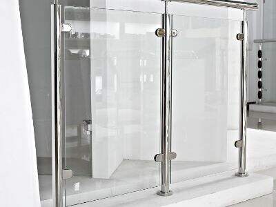 Wie Geländer aus Edelstahlseilen im Innenbereich das Design veredeln