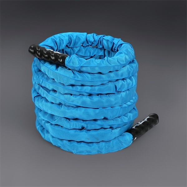 Build strength and endurance with a 38mm battle rope