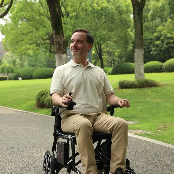 Innovation dans les fauteuils roulants électriques tout-terrain