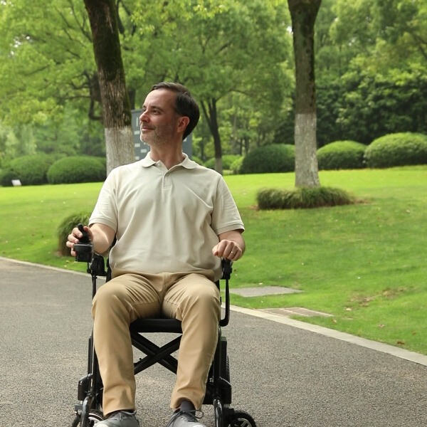 Service et qualité du fauteuil roulant électrique d'intérieur