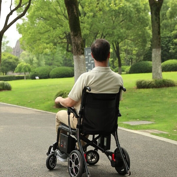 Comment utiliser les chaises motorisées pour les personnes âgées