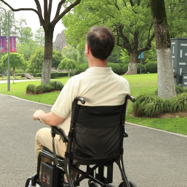 أمان الكرسي الكهربائي المتنقل