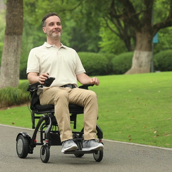 Innovation dans les fauteuils roulants électriques ultra légers