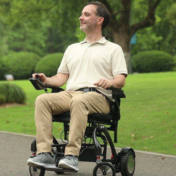 Comment utiliser un fauteuil motorisé léger ?