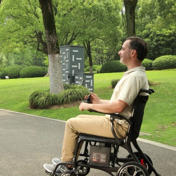 الابتكار في قيادة الكراسي المتحركة الكهربائية: