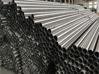 Quelles sont les normes régissant les systèmes de tuyauterie pour condensats de chaudière ?