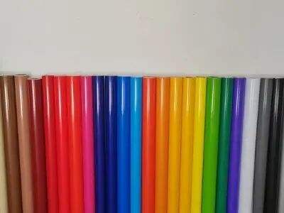 Comment choisir le bon rouleau de film adhésif vinyle pour les projets commerciaux