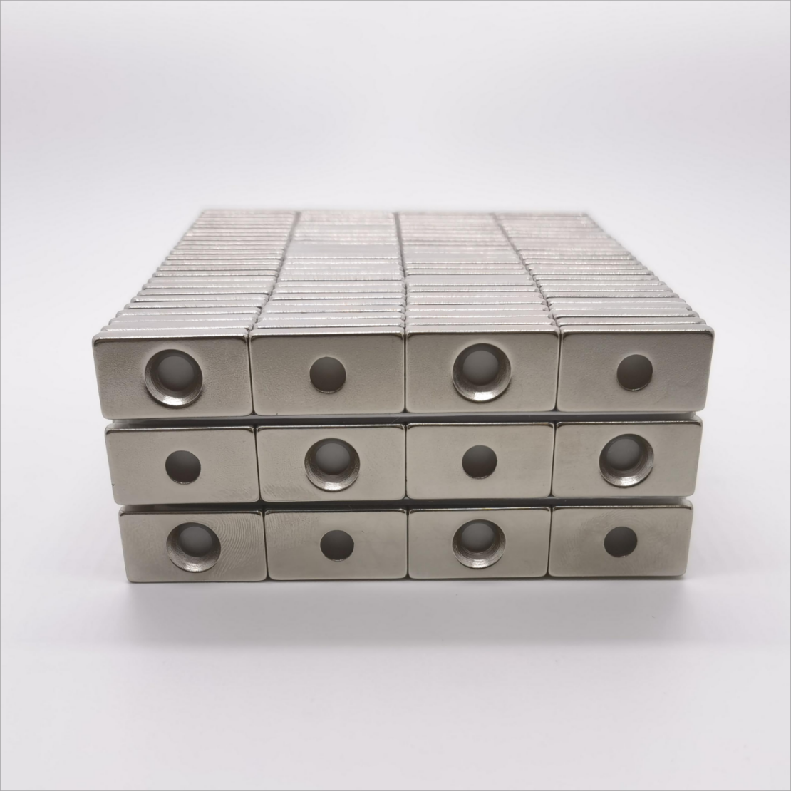 Custom Nickel Coated Strong Neodymium Magnet N42 N52 Disc Countersunk Magnet With Hole supplier