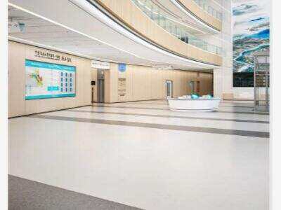 What Defines Antibacterial Hospital Vinyl Flooring for Surgical Suite Compliance?
