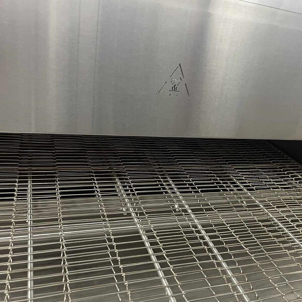 Maximize space and productivity with a benchtop conveyor pizza oven in your restaurant.