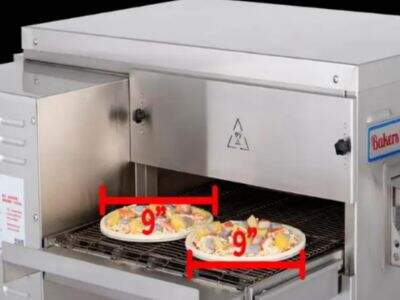 Simplificando o processo de fabricação de pizza: fornos transportadores para máxima produtividade.