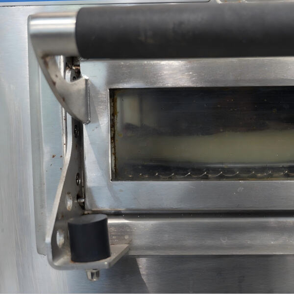 Take your pizzeria to the next level with our state-of-the-art commercial pizza oven