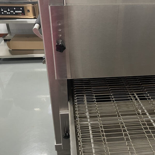 Benefits of Using a Ventless Pizza Conveyor Oven