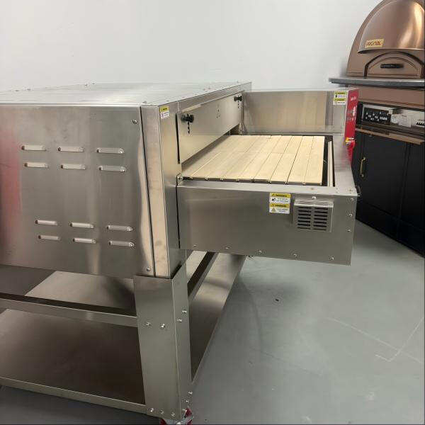 Enhance Customer Satisfaction with Our Rotating Pizza Oven