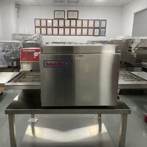 The speed and precision of industrial pizza makers