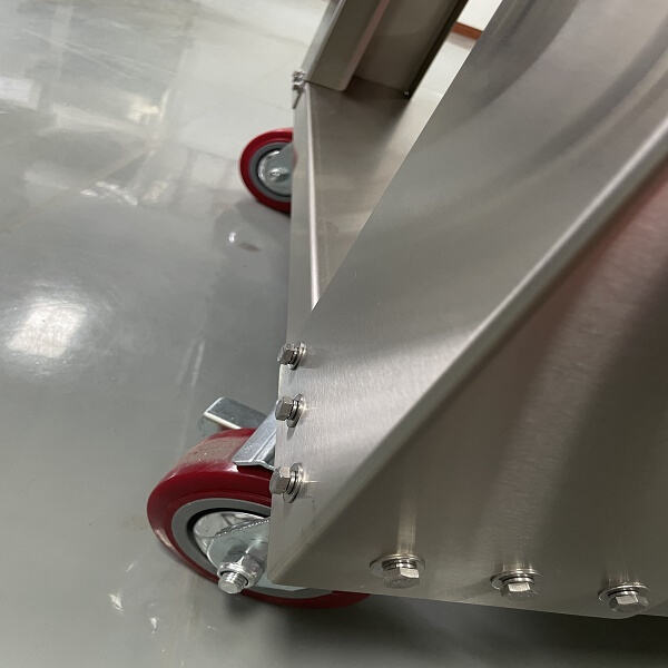 Save time and energy with a belt-driven pizza oven