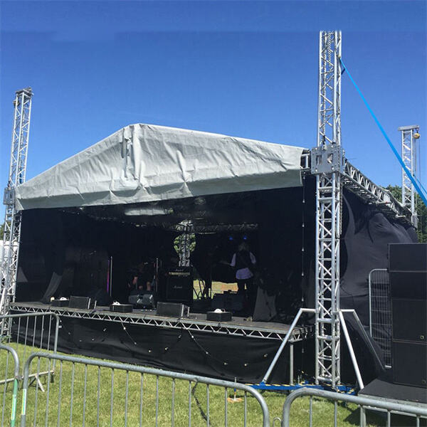 The Aluminum Stage Truss Makes Set-Up a Breeze