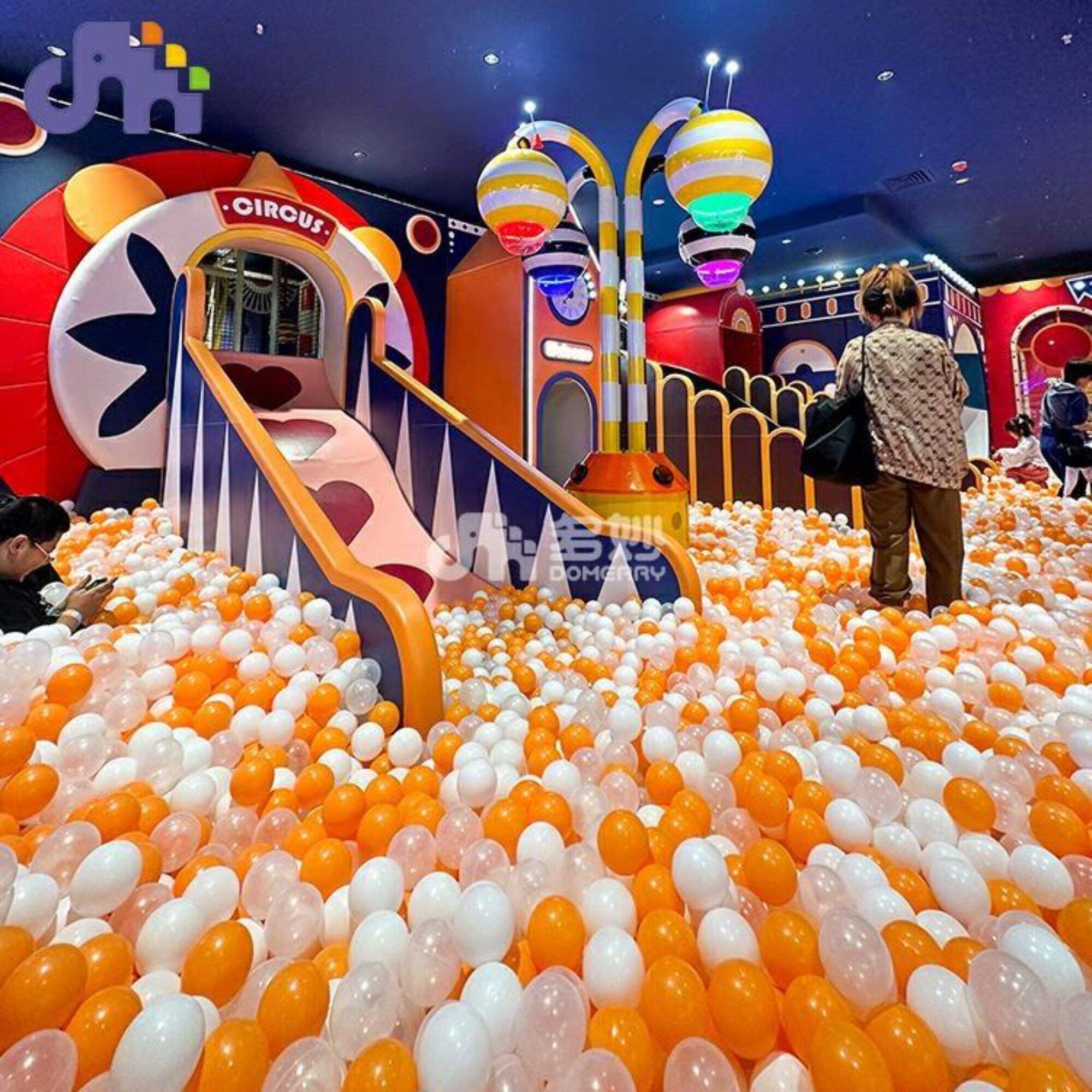 Domerry egyedi témájú új design kereskedelmi beltéri játszóház gyerekcsúszdák fedett műanyag játszótér