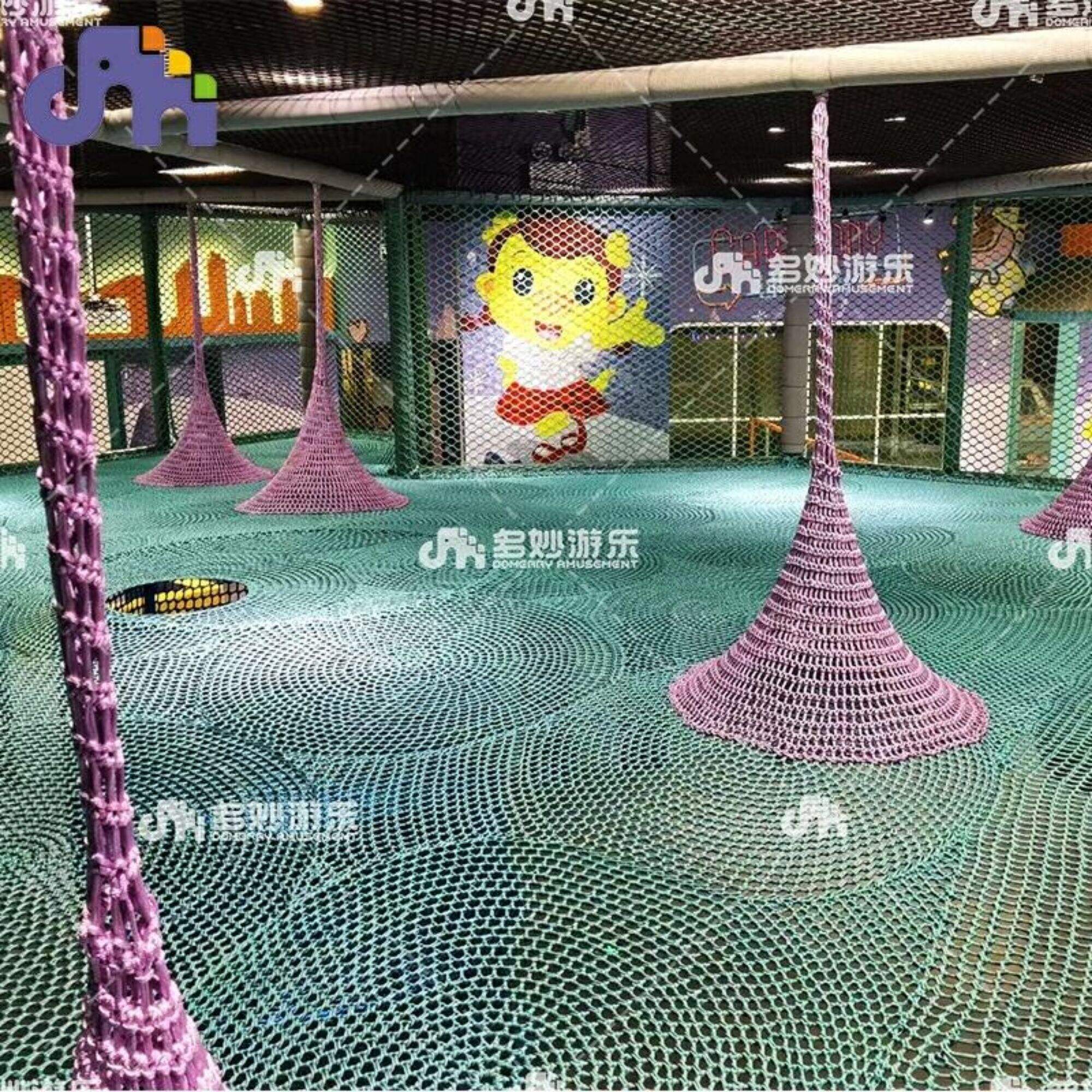Regnbuenett mykt Slitesterk lekeplassutstyr Lite innendørs fornøyelsespark lekesett for barn laget av langvarig nylon