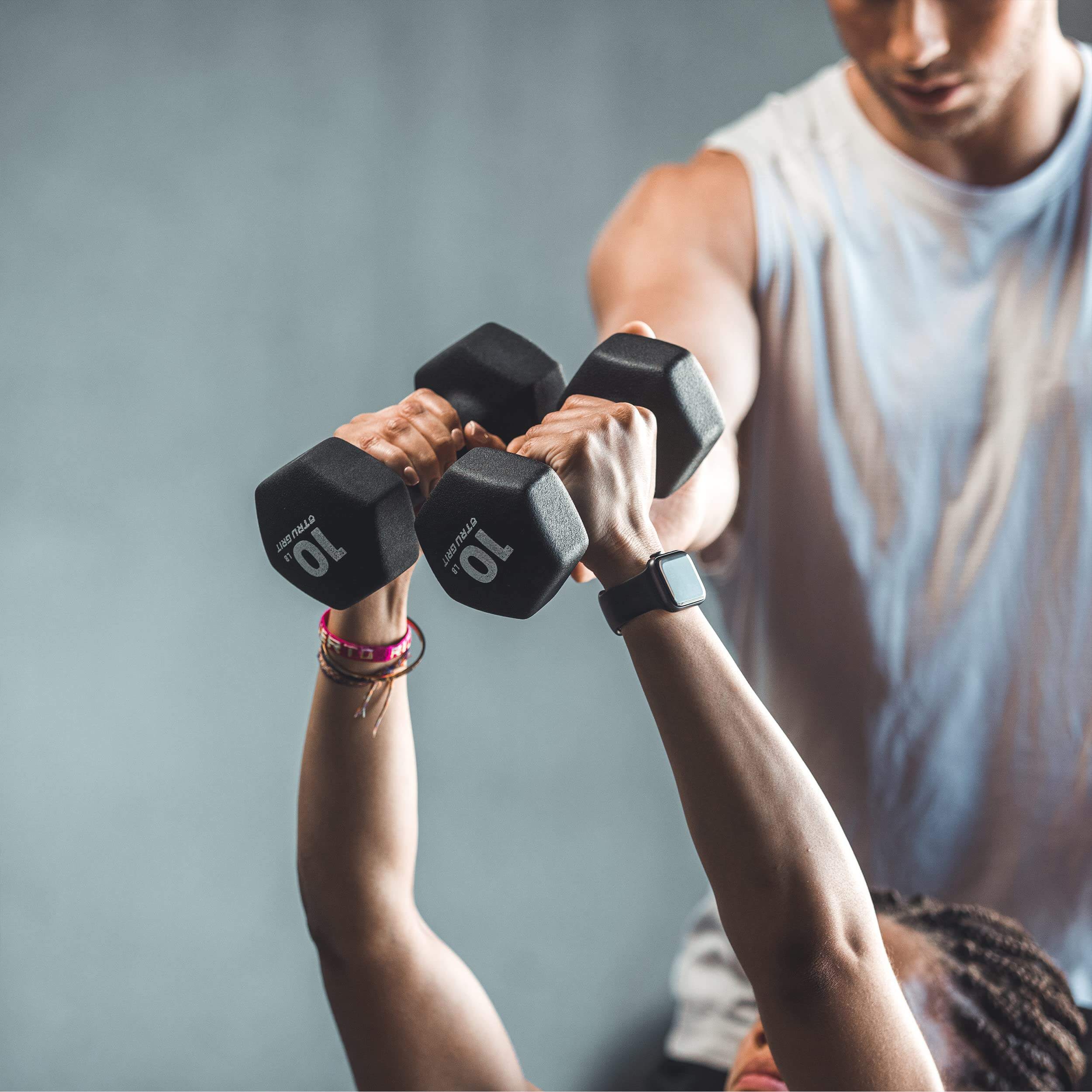 inmersión plástica femenina de la mancuerna del entrenamiento de los pesos ligeros del neopreno de 1kg 2kg 5kg 10kg 15kg en mancuerna