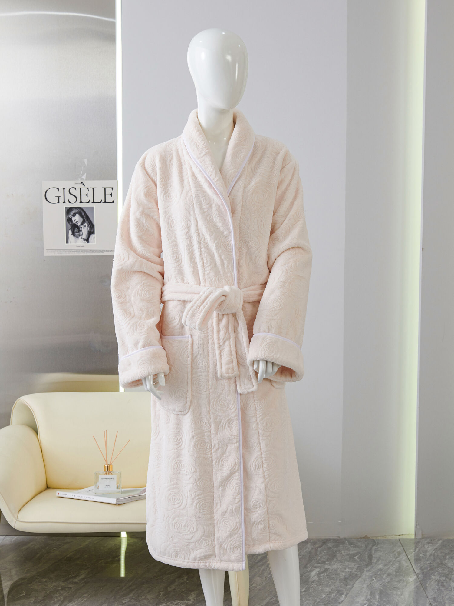 BURNOUT MILKY VELVET BATHROBE