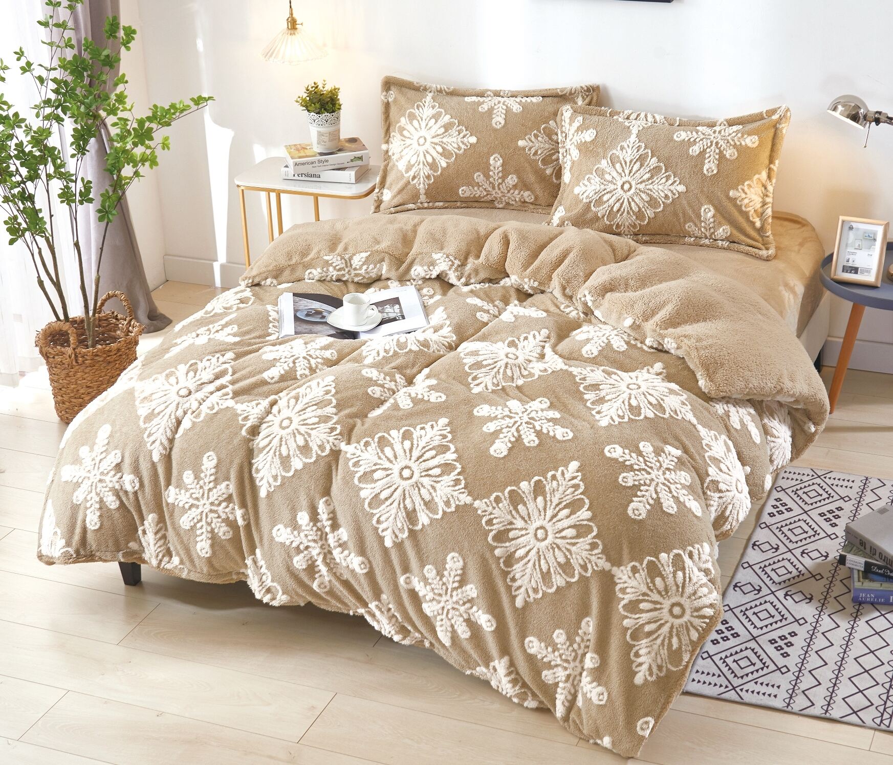 JACQUARD SHERPA WITH CATIONIC YARN COMFORTER