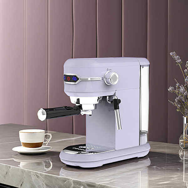 Effortlessly froth milk for your favourite coffee drinks with our espresso coffee machine with milk frother