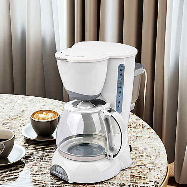 Ryk, heerlike koffie gemaak met 'n stylvolle en moderne koffiemaker