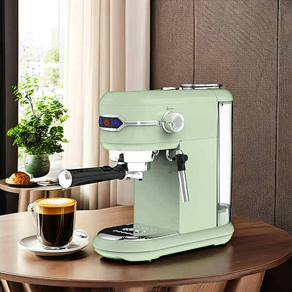 Experience the velvety texture of milk foam with our high-quality espresso coffee machine with milk frother