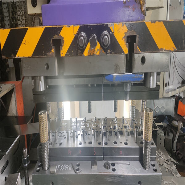 Hướng Dẫn Toàn Diện Để Chọn Dies Máy Đục Lỗ Phù Hợp.