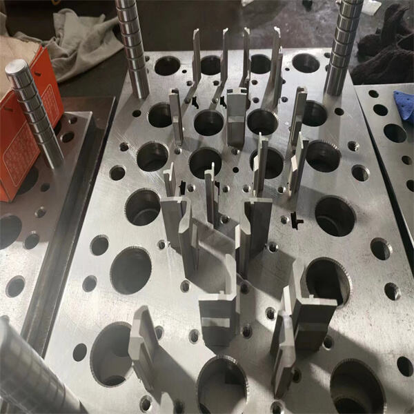 Yumruklar ve Kalıplar ile Metali Düzenli Kesme