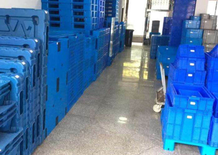 The warehouse structures are different and the specifications of plastic pallets china are also different.