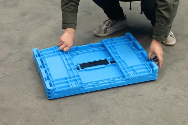 Folding demonstration of folding box