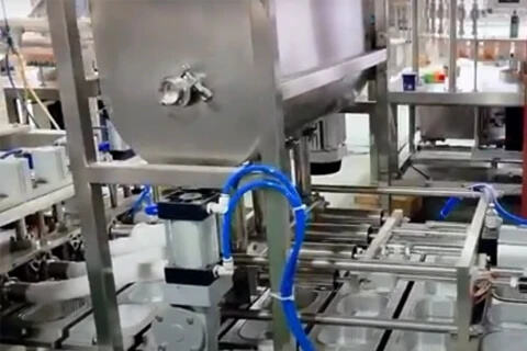 Aluminum foil box filling and sealing machine