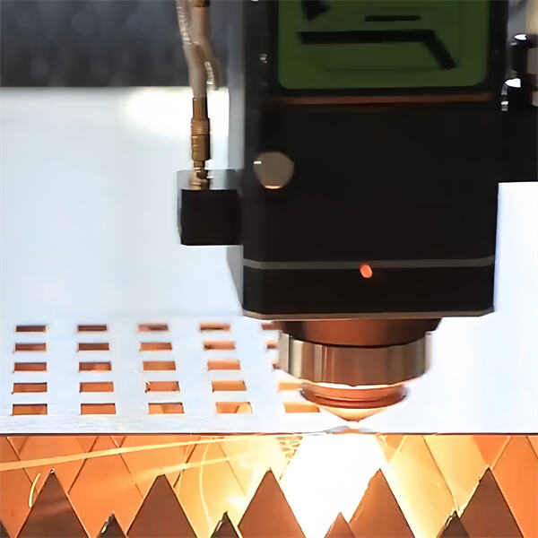 قم بتبسيط عملية التصنيع الخاصة بك باستخدام آلة القطع CNC بالليزر الليفي