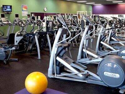 Create a Serene Atmosphere in Yoga Studios with Low-RPM, Large-Diameter Fans