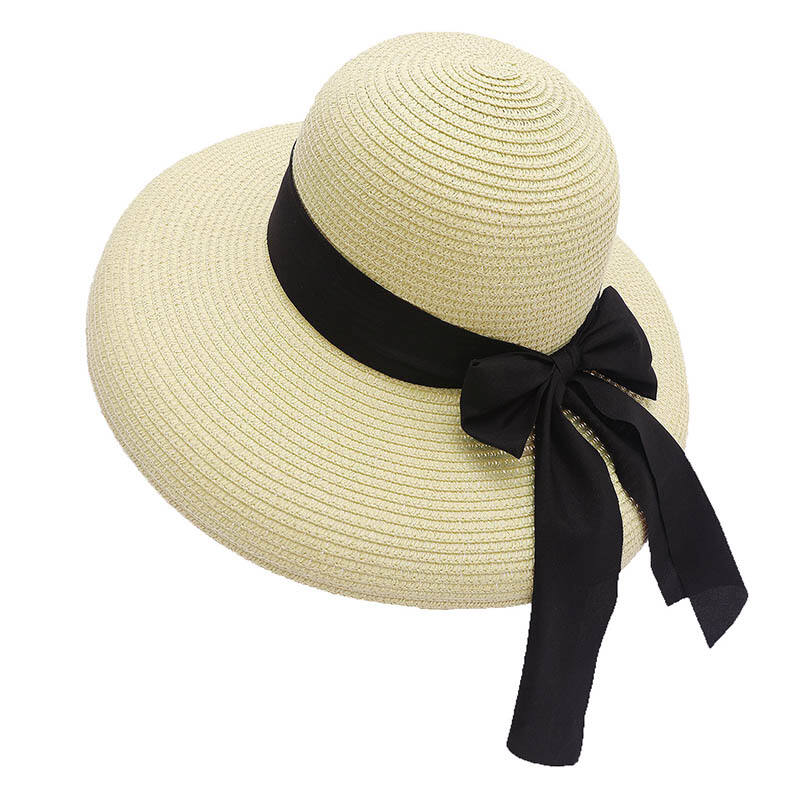 Straw hat with round head and large brim