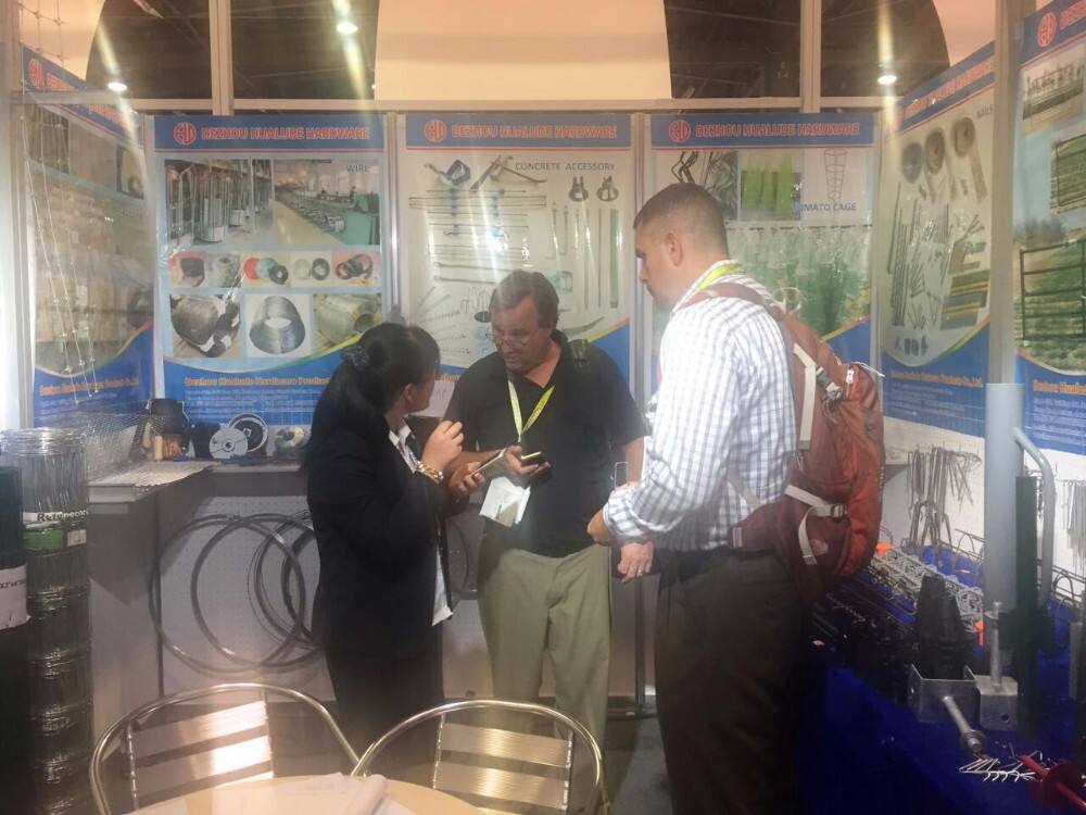 Galvanized chain link wire mesh fence details