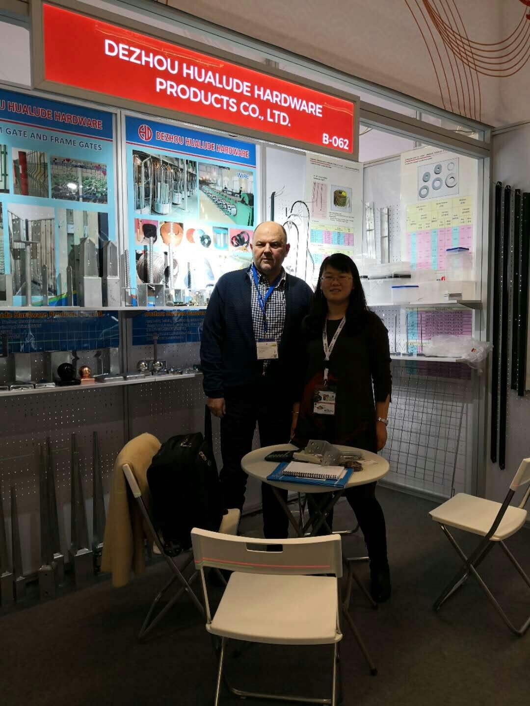 Galvanized chain link wire mesh fence details