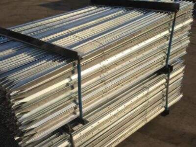 Por Que Estacas em Estrela com Grampos Simplificam a Montagem de Cercas