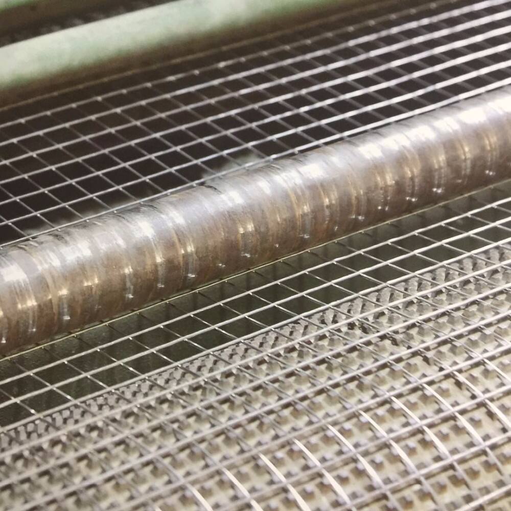 Galvanized chain link wire mesh fence manufacture