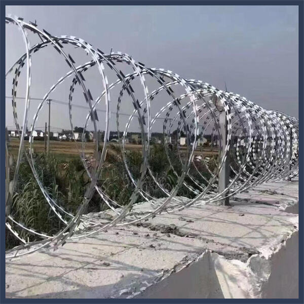 يمكن قص وتركيب الشبكة المغلفة بـ PVC بسهولة لمشروعك