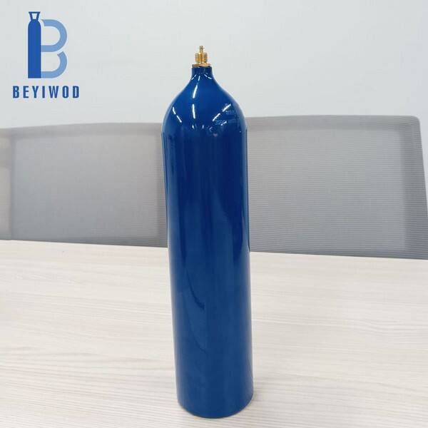 اكتشف أسرار الحلويات الفاخرة مع خزانات شحن الكريمة  