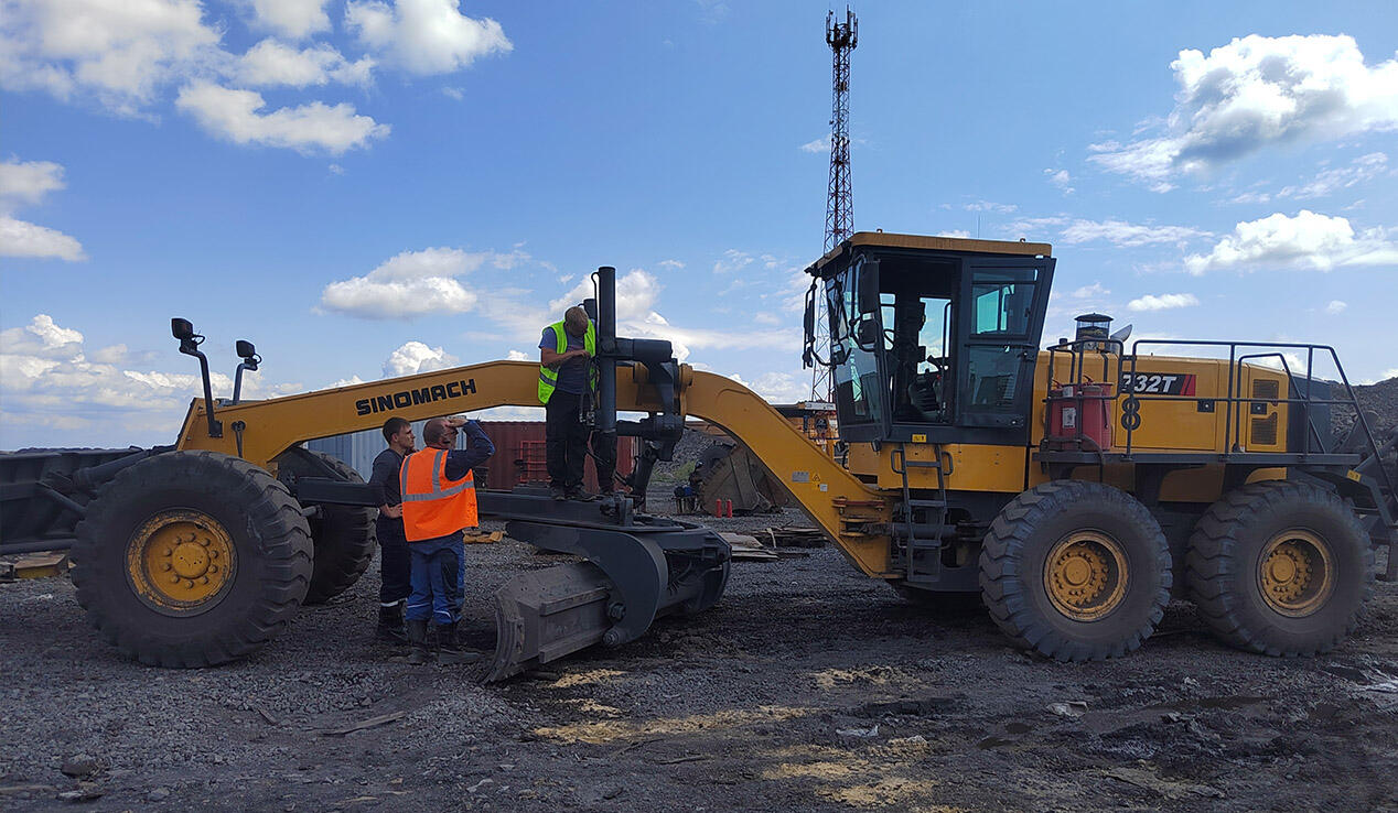 Large horsepower graders entered the CIS mine field in large quantities