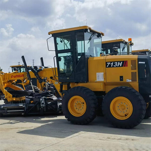 Thành thạo việc vận hành máy gạt đất lớn