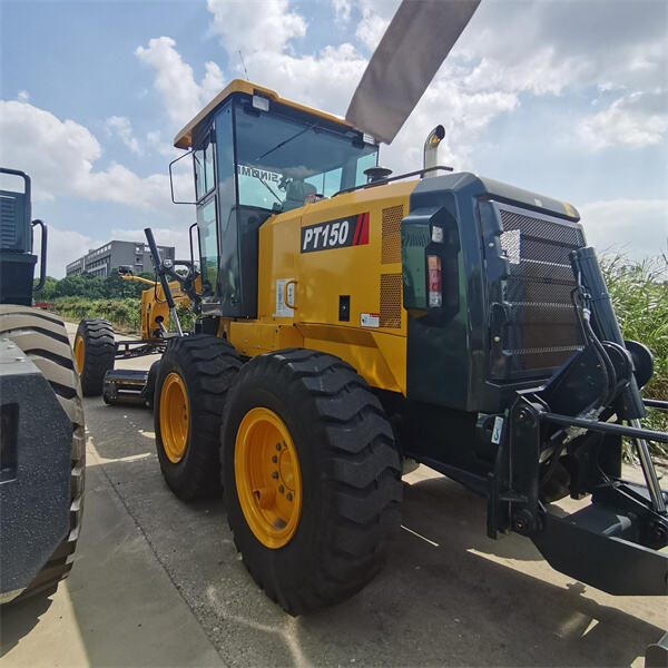 How Road Graders Help in Maintaining Safe Highways