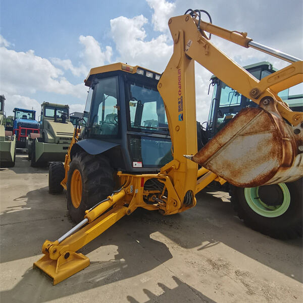 Experience smooth and controlled material handling with a hydraulic loader