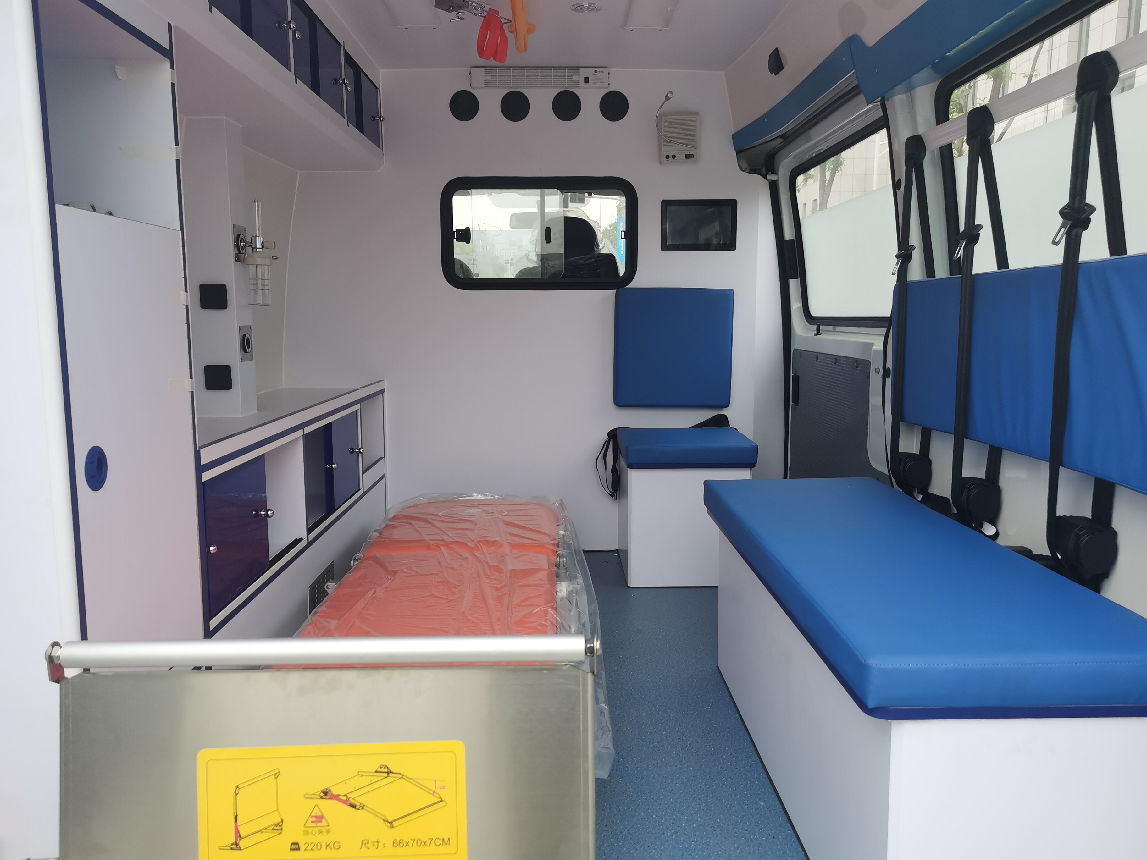 New Ambulance Car Diesel Fuel Manual Transmission essential ICU Rescue Ambulance Vehicle Emergency Car for Critical Situations factory