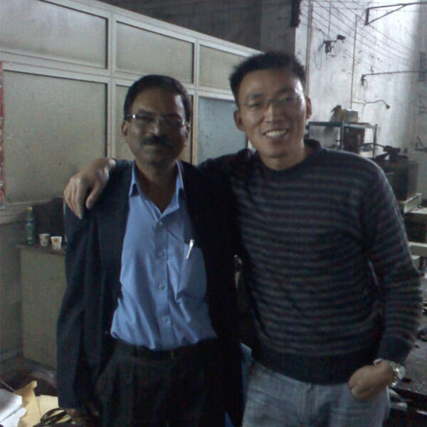 In 2010, Minder Hu installed equipments for customer in India